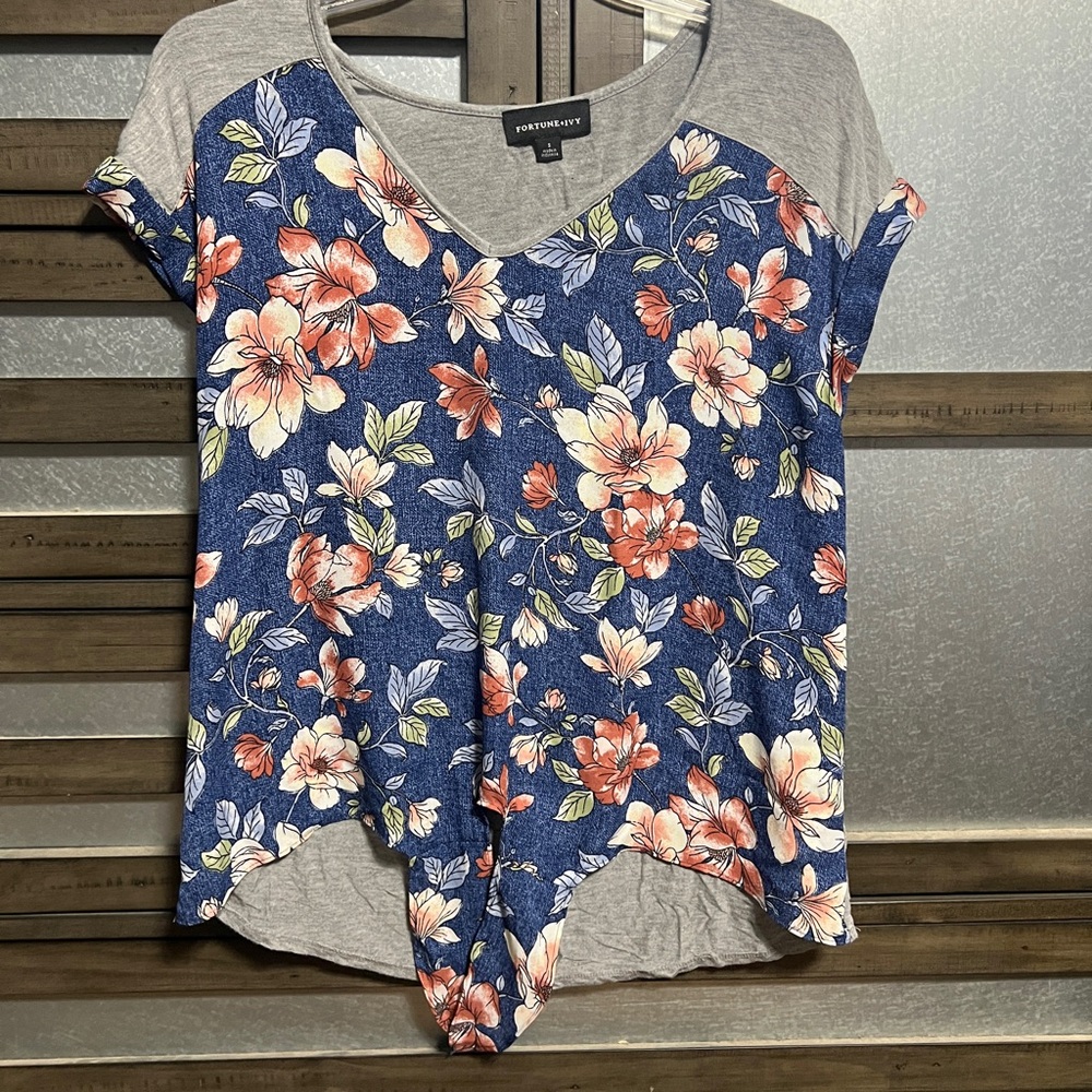 Knox Rose Gray and Blue Floral Short Sleeve Top